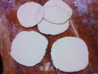 香酥松软肉烧饼的做法步骤：2