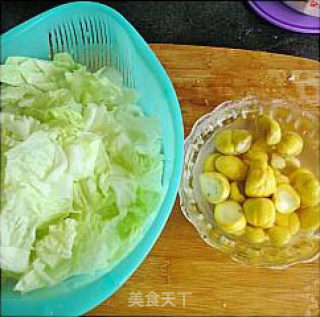 秋冬季的保健菜----栗子烩白菜的做法步骤：2