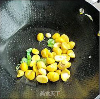 秋冬季的保健菜----栗子烩白菜的做法步骤：2
