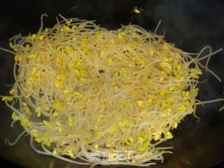 清炒黄豆芽的做法步骤：2