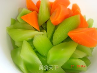干锅莴笋鸡的做法步骤：4