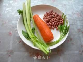 芹菜拌花生仁的做法步骤：2