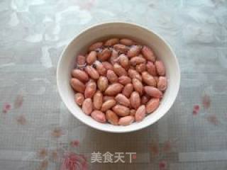 芹菜拌花生仁的做法步骤：2