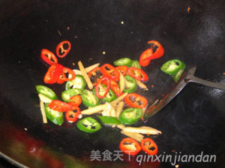 非常家常的韭菜炒蚬肉的做法步骤：4