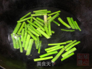 五花肉炒芦笋的做法步骤：4
