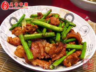 五花肉炒芦笋的做法步骤：4