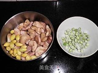 年菜之二十六怪怪的味-----嫩菱炒银杏的做法步骤：3