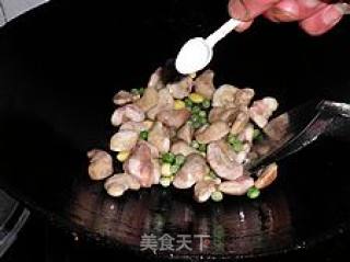 年菜之二十六怪怪的味-----嫩菱炒银杏的做法步骤：3