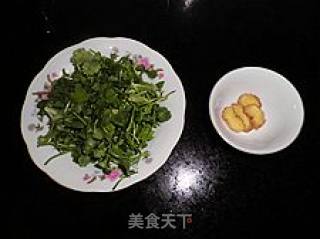 年菜之二十七红红火火-----酸菜鱼头汤的做法步骤：3