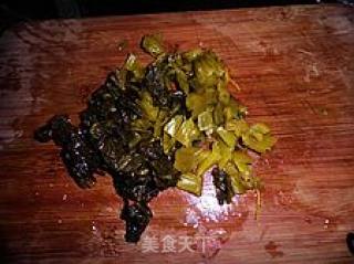 年菜之二十七红红火火-----酸菜鱼头汤的做法步骤：3