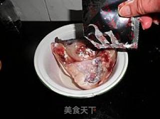 年菜之二十七红红火火-----酸菜鱼头汤的做法步骤：3