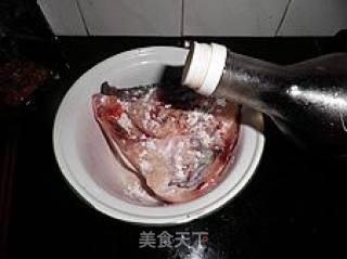 年菜之二十七红红火火-----酸菜鱼头汤的做法步骤：3