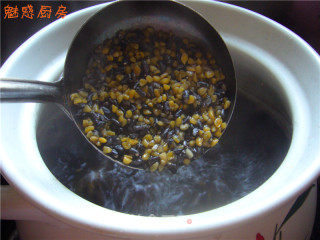 养生粥---黑米玉米碴粥的做法步骤：2
