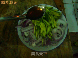 凉拌洋葱丝的做法步骤：2