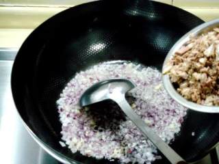 私家烘焙坊—美味“五香牛肉烧饼”的做法步骤：4