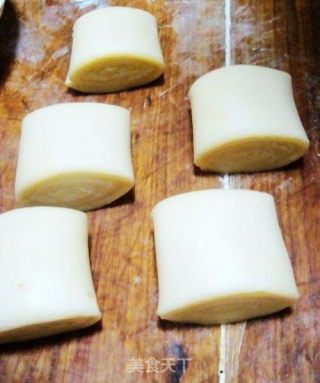 酥皮栗蓉月饼的做法步骤：3
