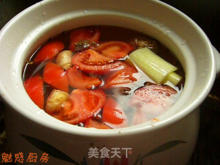 为母亲煲制的贴心菜---番茄鸡汤的做法步骤：2