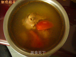 为母亲煲制的贴心菜---番茄鸡汤的做法步骤：2