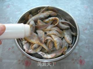 香酥小炸鱼的做法步骤：2