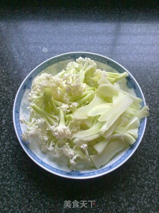 【酸辣花菜】的做法步骤：2