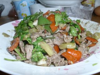 野山椒牛肉的做法步骤：2