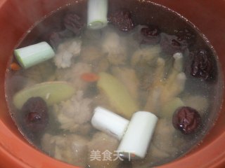 炖鸡汤的做法步骤：2