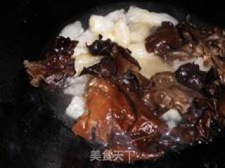 可诱人的------蹄筋烩三鲜的做法步骤：3