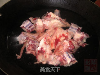 口蘑胡萝卜牛尾汤的做法步骤：4