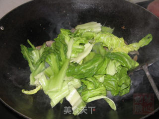 客家咸肉炒猪乸菜的做法步骤：3