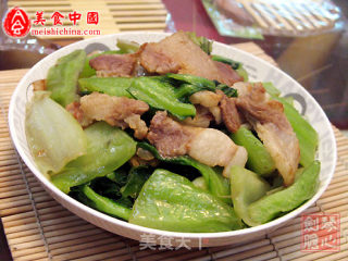 客家咸肉炒猪乸菜的做法步骤：3