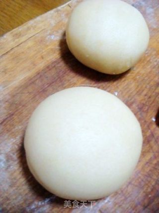 酥皮豆沙月饼的做法步骤：2
