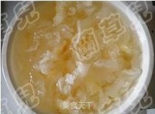 银耳炖鹌鹑蛋的做法步骤：3