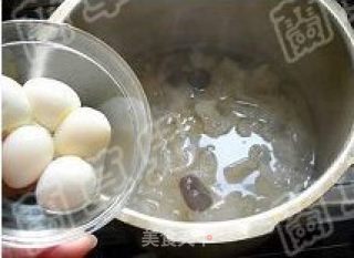 银耳炖鹌鹑蛋的做法步骤：3