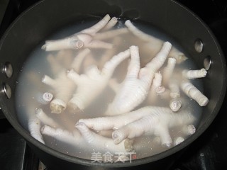 药膳凤爪的做法步骤：2