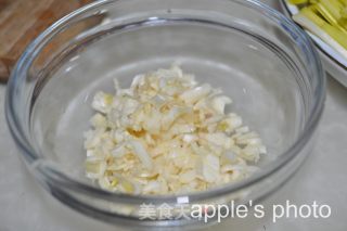 蒜蓉豆苗的做法步骤：2