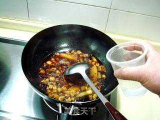 家庭如何制作美味的“干烧鲤鱼”？的做法步骤：5