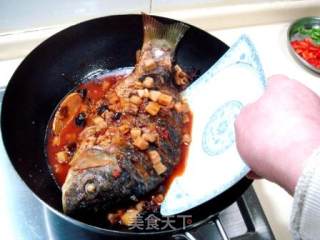 家庭如何制作美味的“干烧鲤鱼”？的做法步骤：5