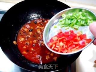 家庭如何制作美味的“干烧鲤鱼”？的做法步骤：5
