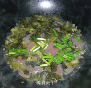 酸菜鸭血汤的做法步骤：2
