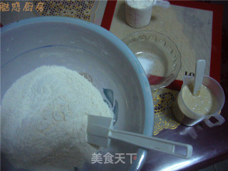 美味鲜奶口袋饼的做法步骤：2