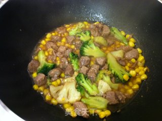 蚝油牛肉蔬菜盖浇饭的做法步骤：2