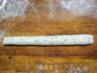 黑芝麻红枣花卷的做法步骤：3