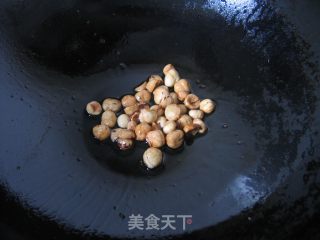 榛仁扇贝炒莴笋的做法步骤：2