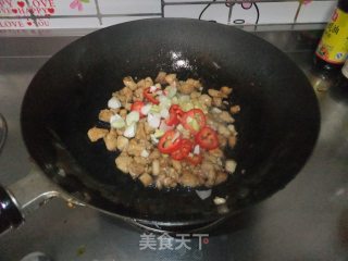 宫爆鸡丁的做法步骤：2