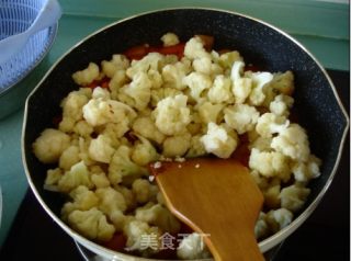 献给爱美的女人--【番茄炒菜花】的做法步骤：2