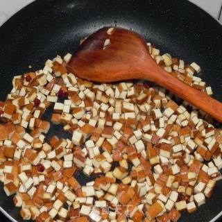 豆干炒肉粒的做法步骤：2