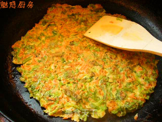 芹菜叶胡萝卜煎饼的做法步骤：2