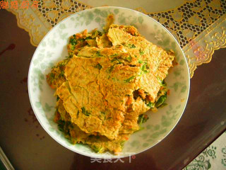 芹菜叶胡萝卜煎饼的做法步骤：2