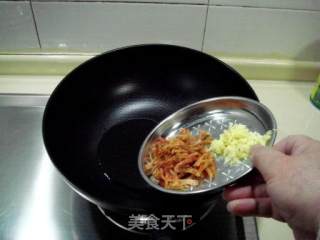 春季养生小炒“蟹干炒白菜”的做法步骤：2