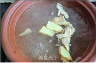 当归老姜鸭肉煲的做法步骤：2